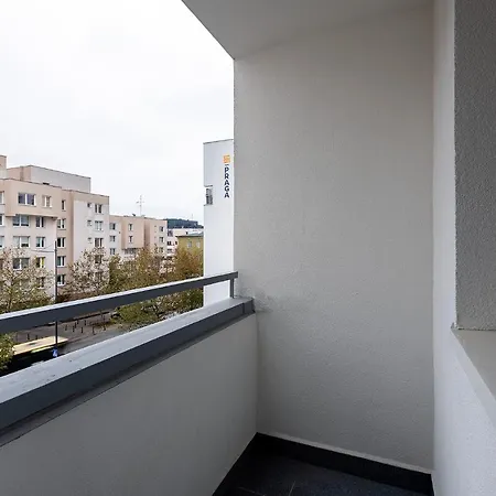 Apartment Jagiellonska 4: Private With Balcony Near National Stadium Warsaw