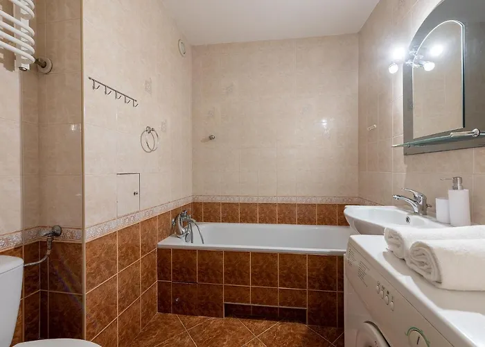 Apartment Jagiellonska 4: Private With Balcony Near National Stadium