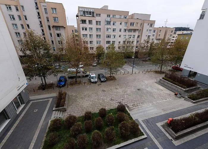 Apartment Jagiellonska 4: Private With Balcony Near National Stadium