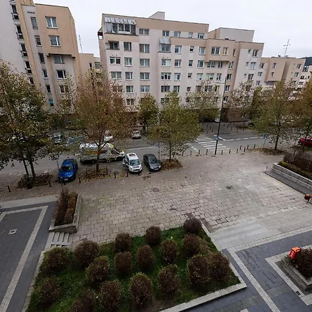 Apartment Jagiellonska 4: Private With Balcony Near National Stadium
