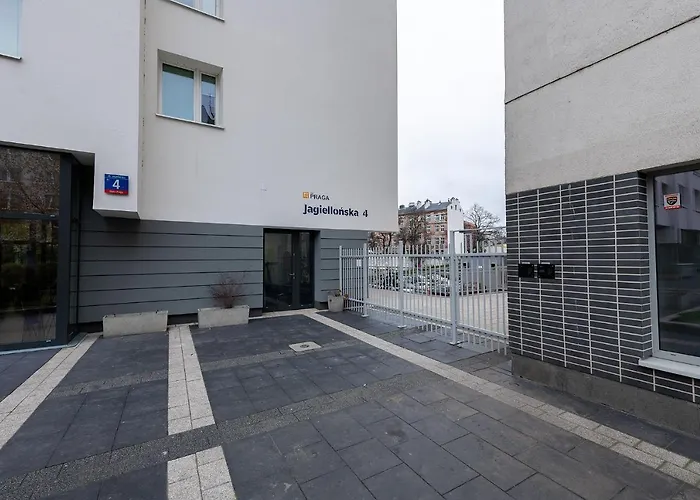 Apartment Jagiellonska 4: Private With Balcony Near National Stadium Warsaw