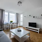 Jagiellonska 4 Prywatne Mieszkanie Z Balkonem I Bezplatnym Parkingiem 300m Od Stadionu Narodowego Samodzielne Zameldowanie! Self Check-in System! Apartman Varsó